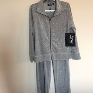 CLASSY 2-PIECE WARM UP SUIT